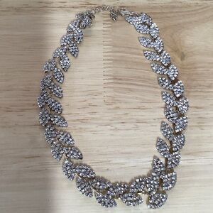 Chocker necklace leaf design fake diamonds cover the leaf beautiful